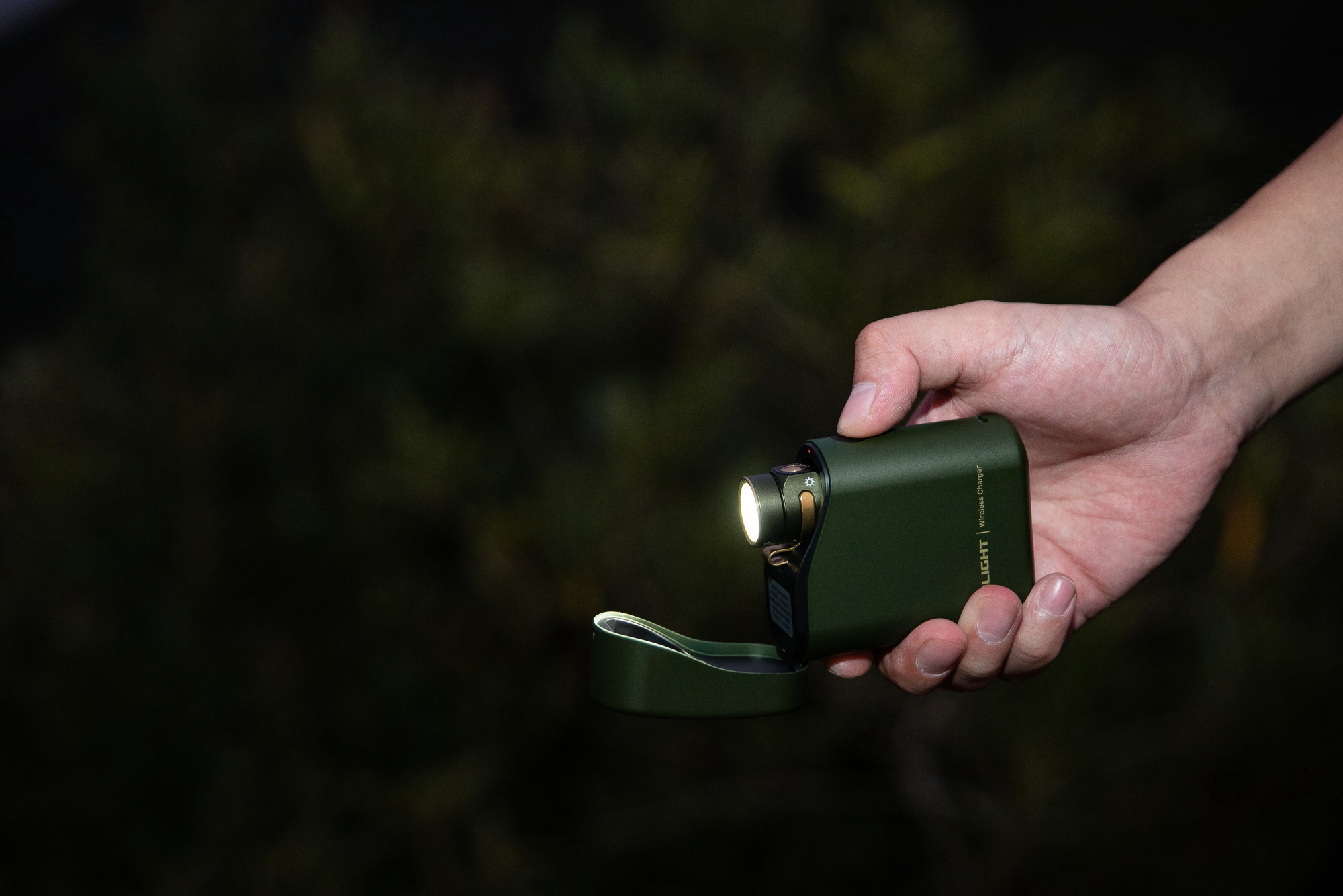 baton 4 charging case control flashlight on/off