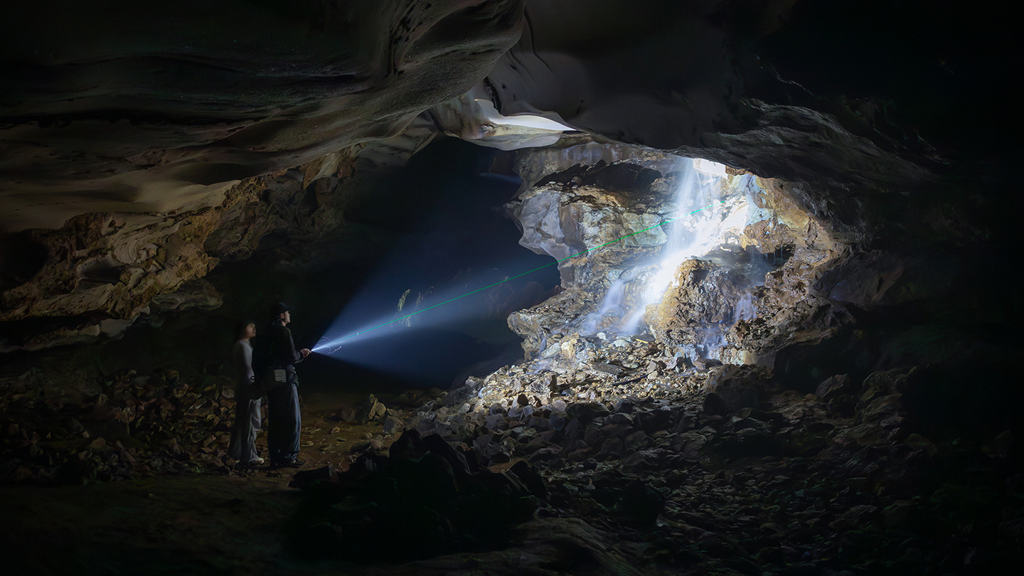 People using both floodlight and laser of the ArkPro